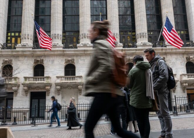 Government shutdown delays third-quarter GDP report as Fed estimates show growth