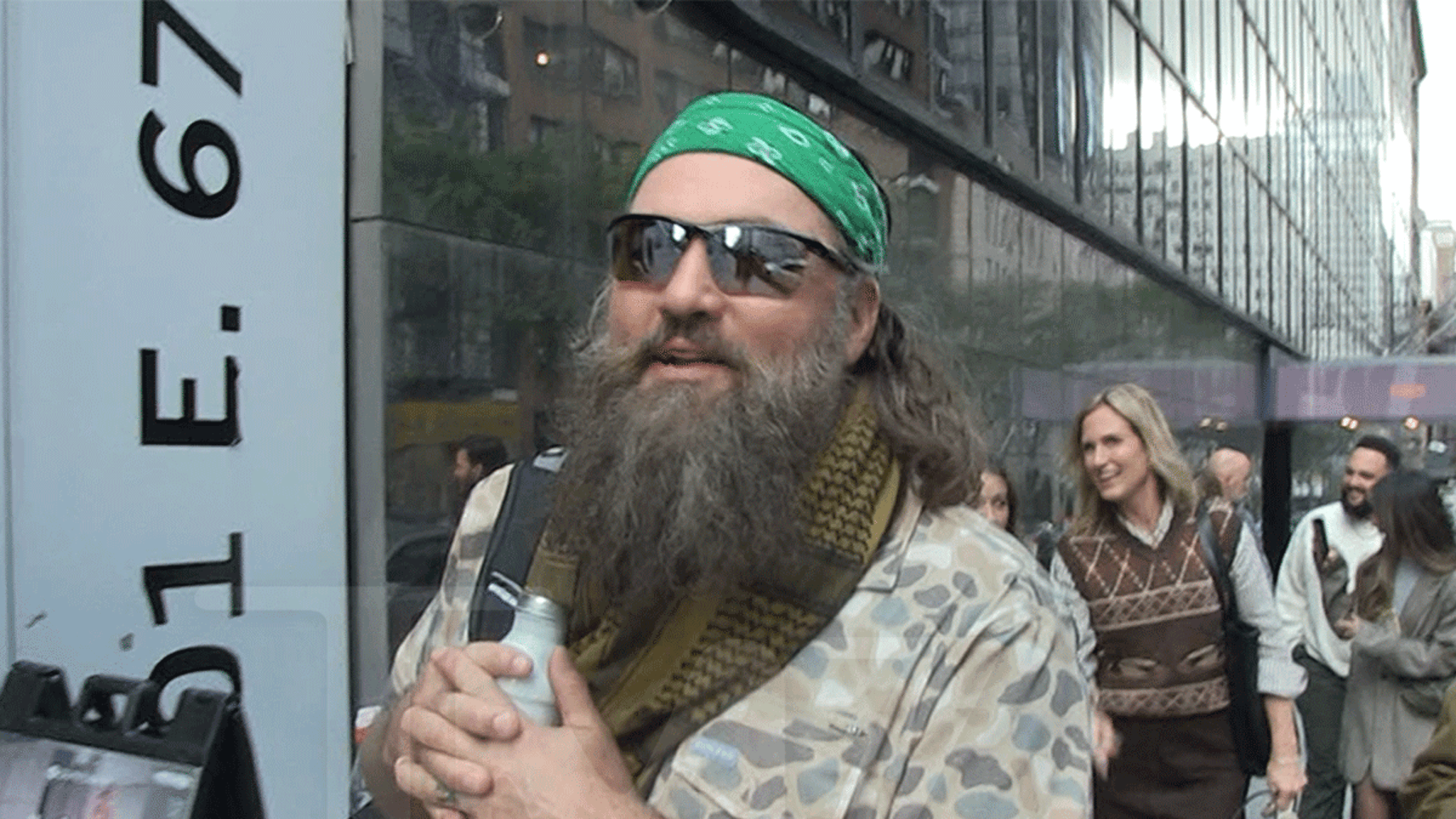 Willie Robertson Says Late Dad Phil Would’ve Been Glad He’s Not Filming For Show