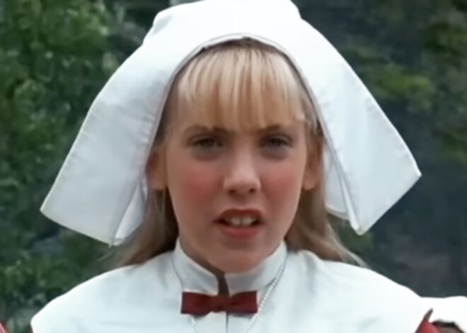 Amanda Buckman In 'Addams Family Values' 'Memba Her?!