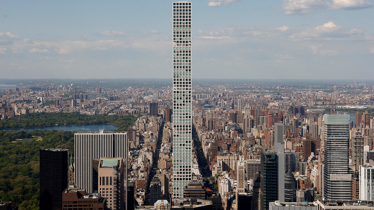 432 Park Ave facade has hundreds of cracks raising safety concerns