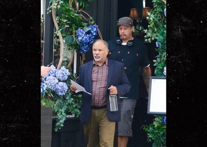 ‘Cosby Show’ Alum Geoffrey Owens Photographed Working as Host at NYC Bar