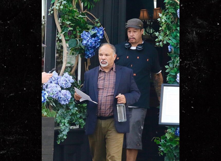 ‘Cosby Show’ Alum Geoffrey Owens Photographed Working as Host at NYC Bar