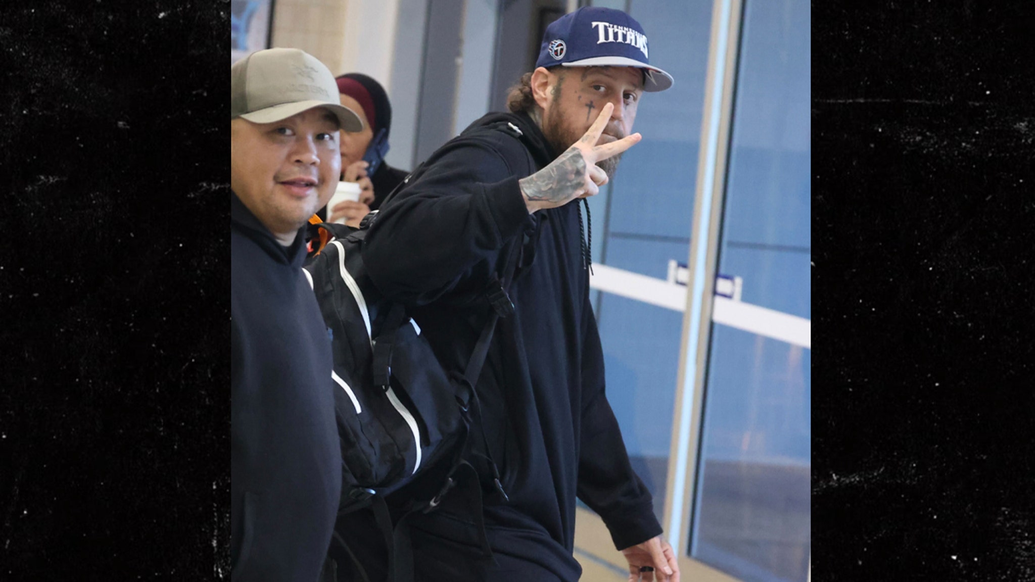 Jelly Roll Shows Off Epic 200lb Weight Loss After Landing In Sydney