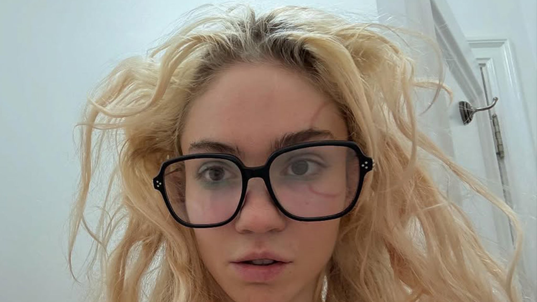Grimes Shows Off New Face Tattoo