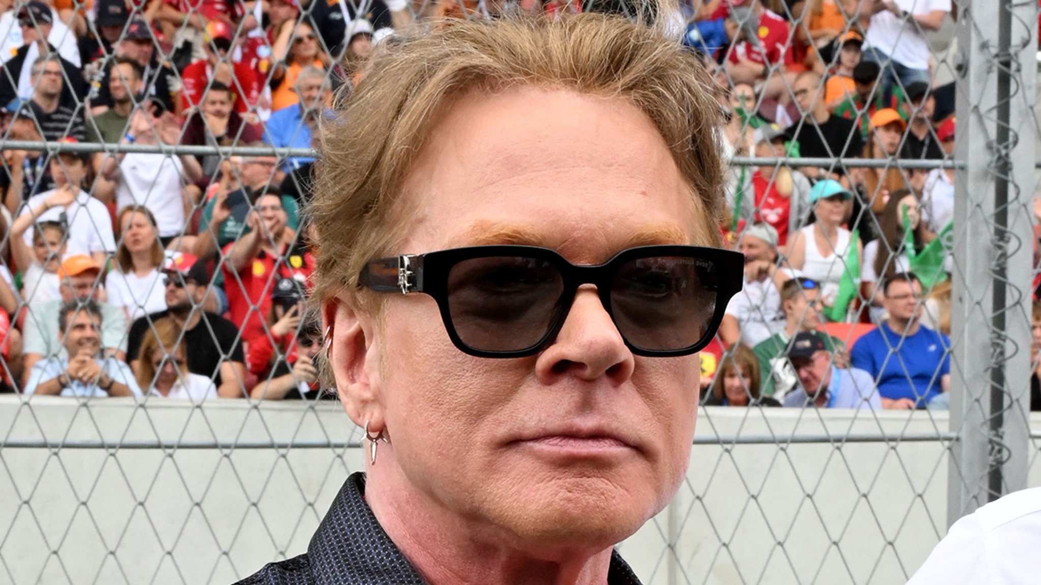 Guns N’ Roses Axl Rose Loses His S*** Onstage During Concert, Watch The Video