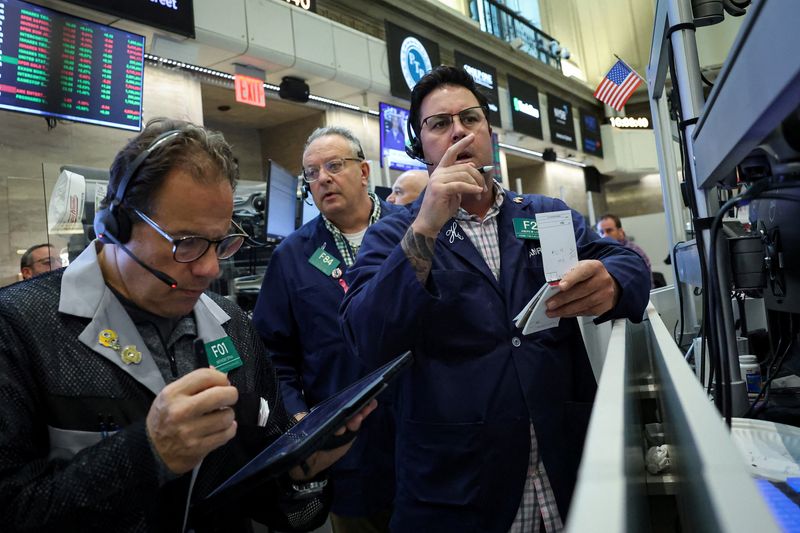 Wall St ends higher amid mixed earnings, Trump-Xi meeting confirmed