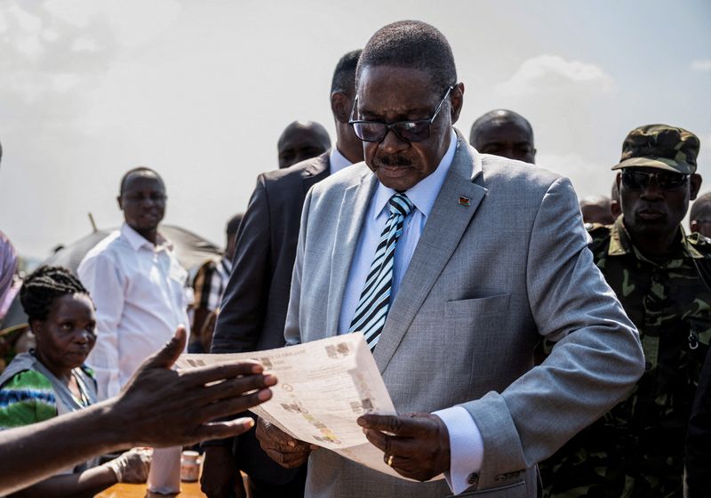Malawi’s Mutharika sworn in for second term as president