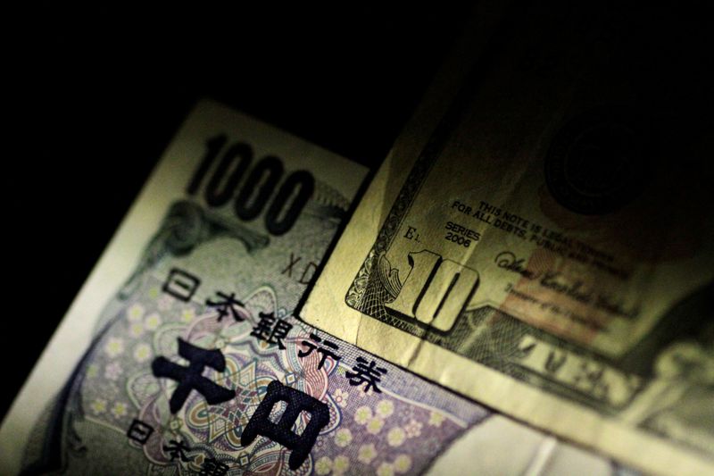 Japanese yen tumbles on likely new leader, euro slides after French PM steps down
