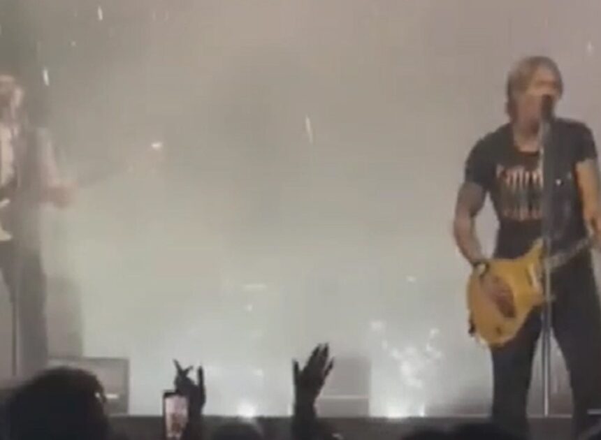 Keith Urban Shows Nicole Kidman Pic on Concert Screen, Still Without His Ring