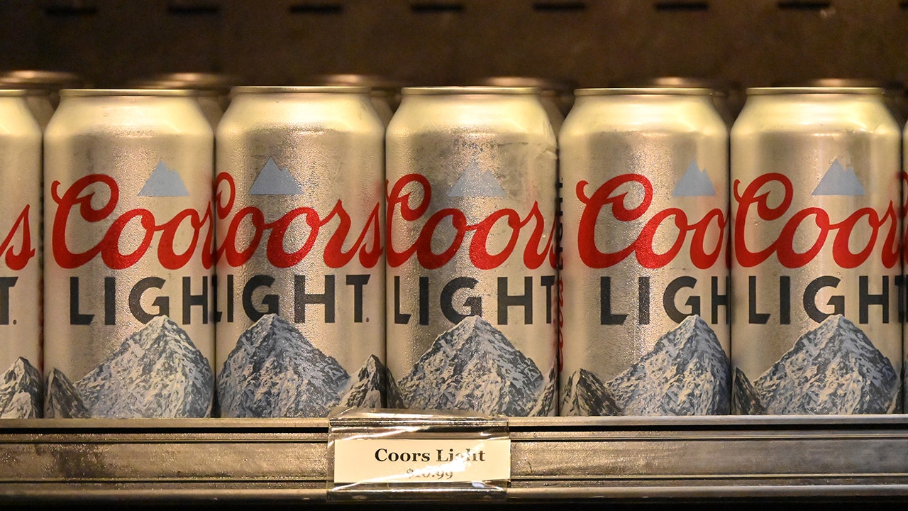 Beer company Molson Coors announces 400 job cuts amid restructuring