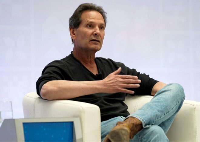 Verizon names former PayPal CEO Dan Schulman as new chief executive