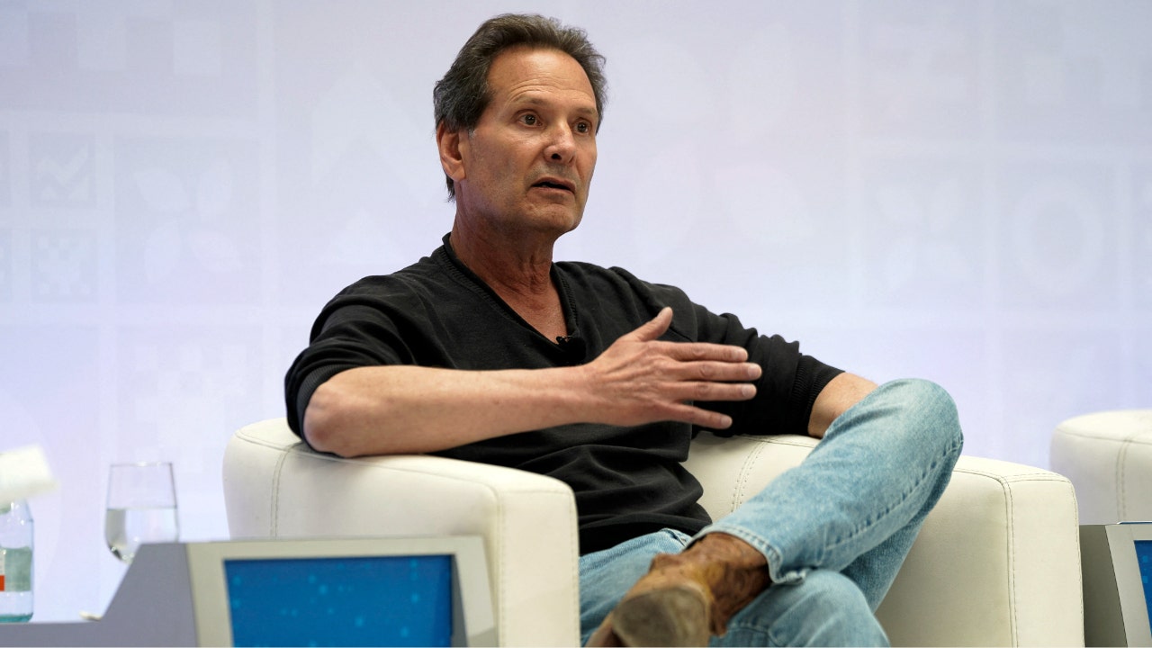 Verizon names former PayPal CEO Dan Schulman as new chief executive