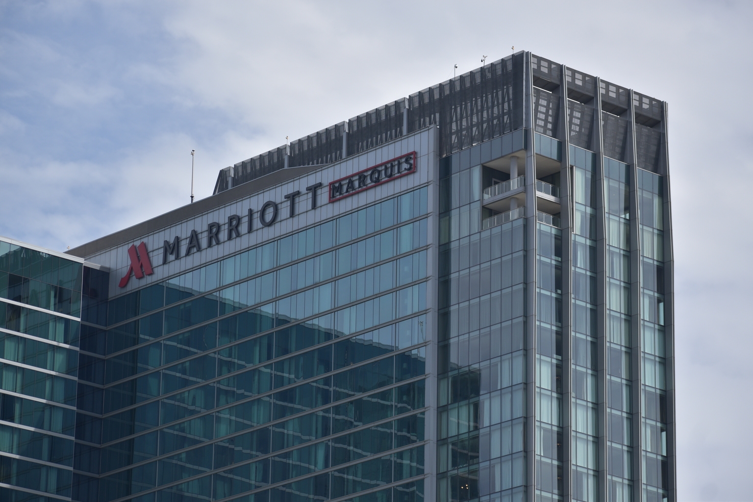 Host Hotels: Undervalued As Consumer Bifurcation Benefits High-End Lodging