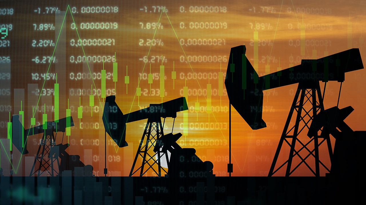 Oil prices jump 5% after US sanctions target Russian oil companies