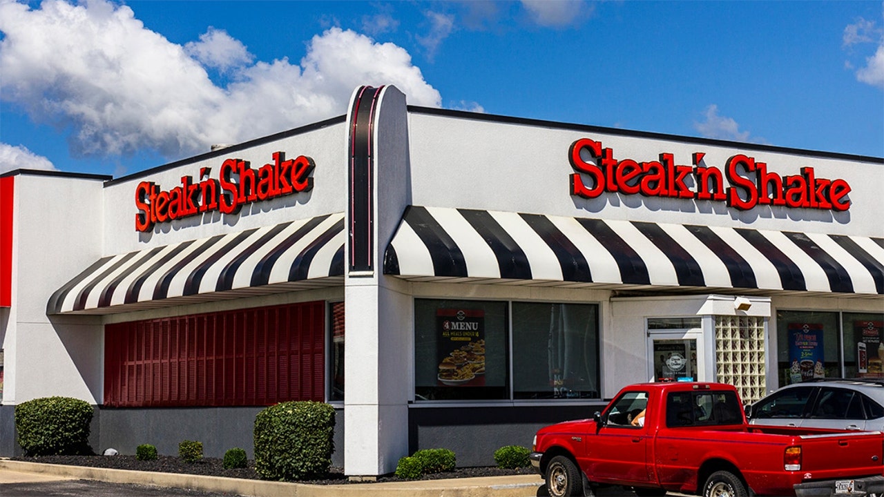 Steak ‘n Shake installing American flags at locations nationwide