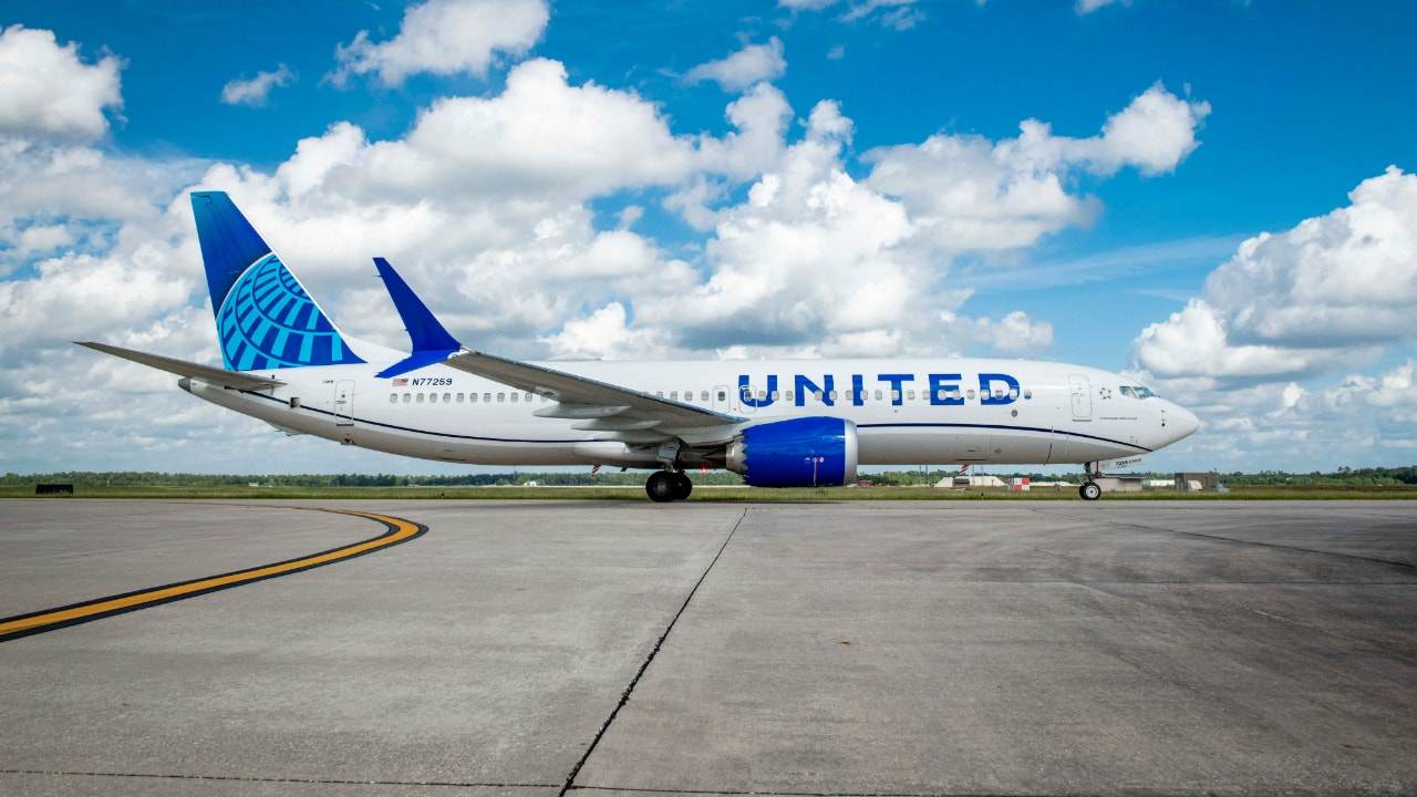 United flight diverts to Salt Lake City due to cracked windshield