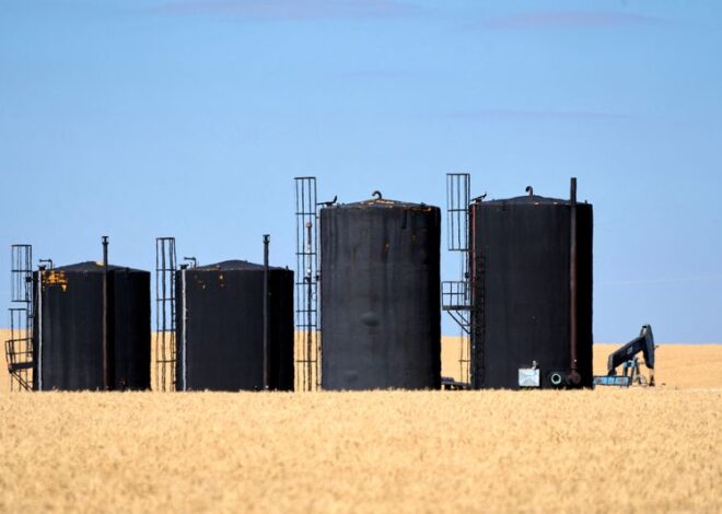 Oil falls after loadings resume at key Russian export hub