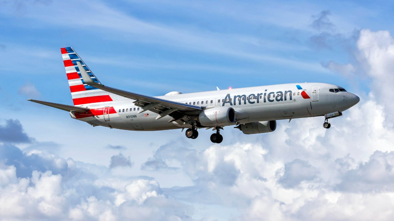 Reserve pilots used early amid shutdown threatens Thanksgiving travel