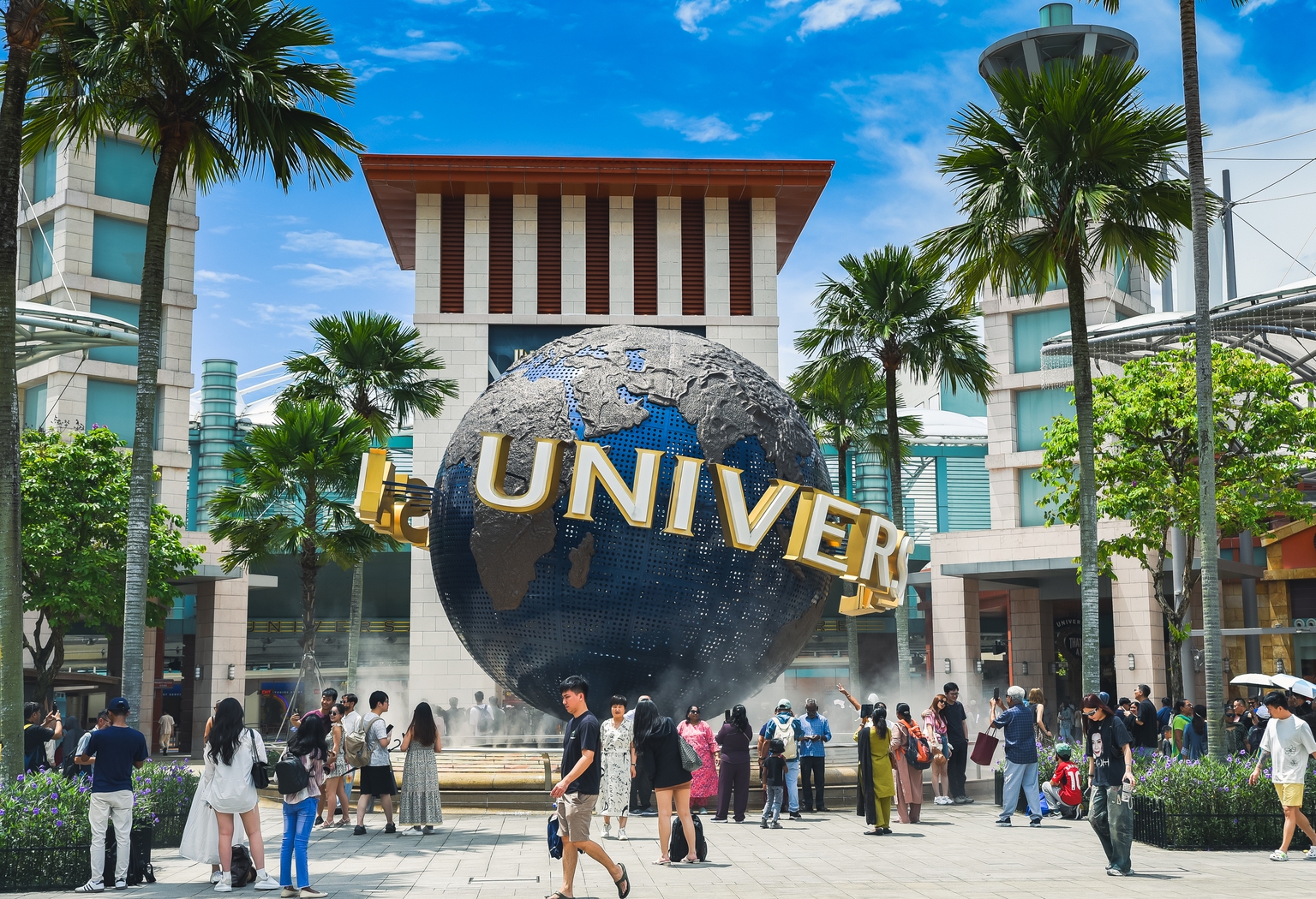 Comcast: 3 Reasons The Stock Is Flashing A Buy Sign Right Now (NASDAQ:CMCSA)