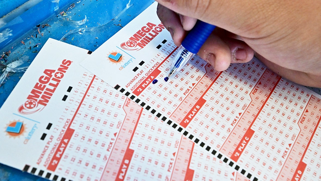 Mega Millions ticket sold in Georgia claims nearly $1 billion jackpot