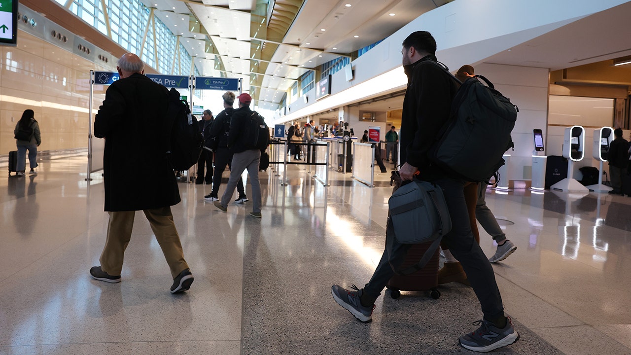 International flights won’t be impacted by shutdown, Transportation secretary says