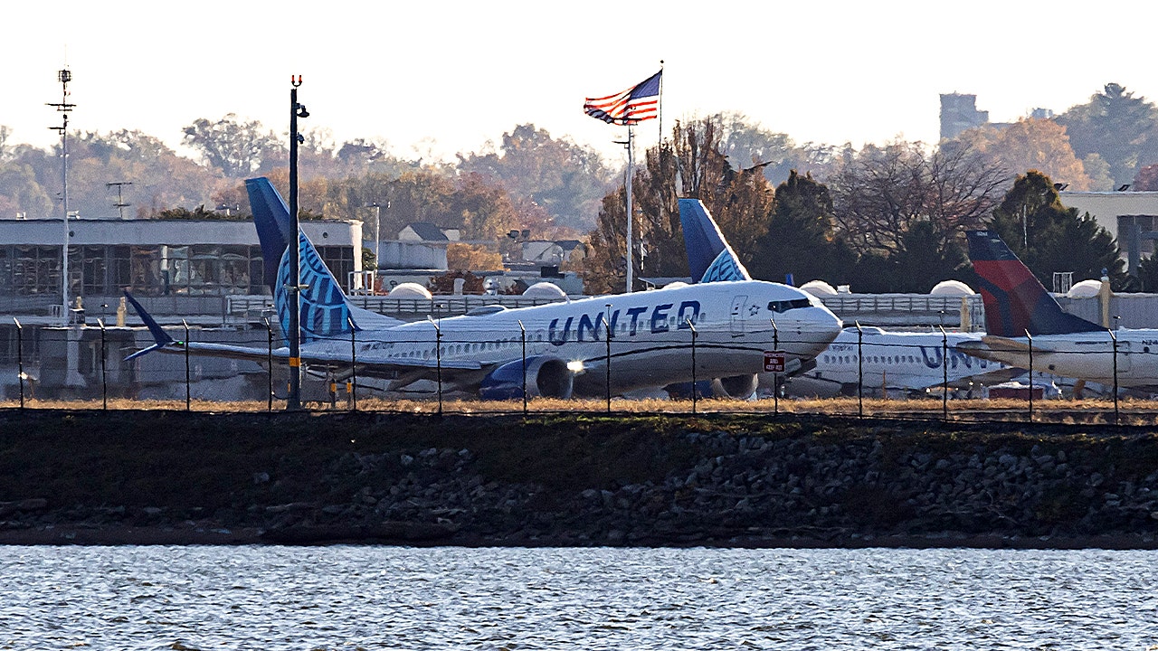 United flight strikes another plane’s tail while taxiing at LaGuardia Airport