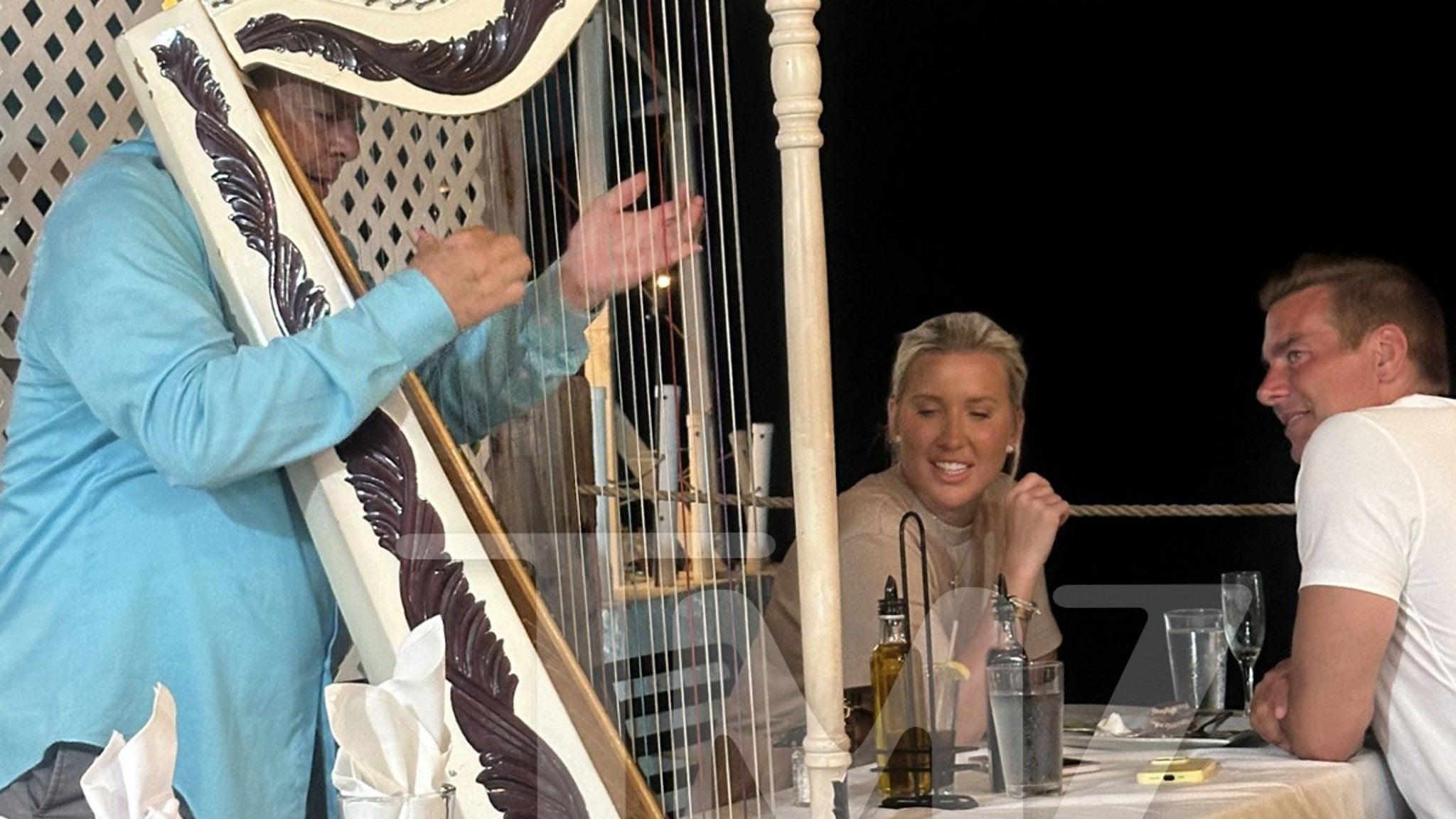 Savannah Chrisley Spotted On Date With Mystery Man In Cayman Islands