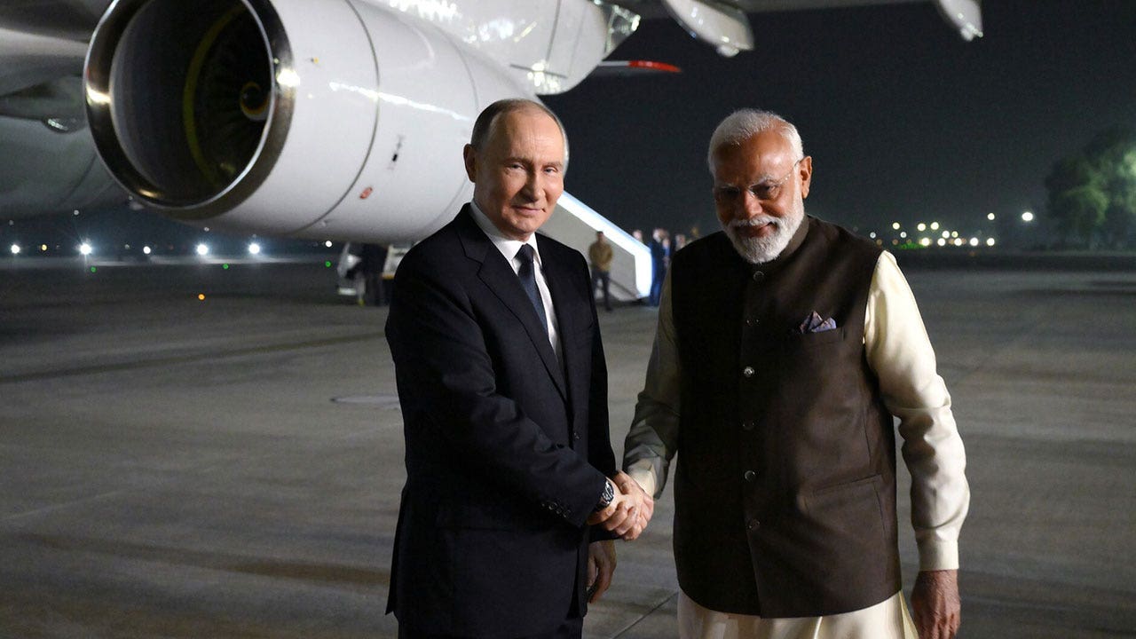 India continues buying discounted Russian oil, undermining Western sanctions